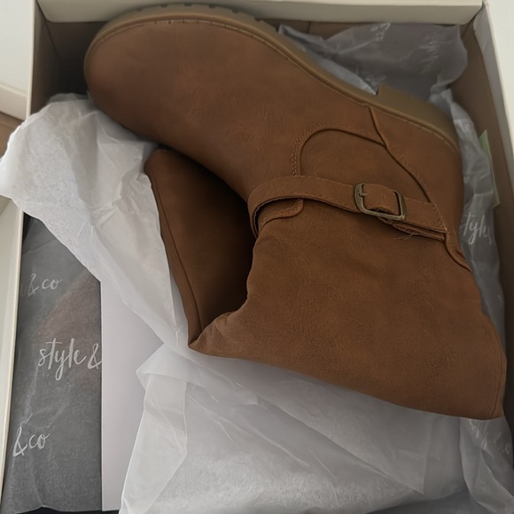 STYLE & COMPANY Womens Brown Cushioned Lug Sole Buckle Accent size 6M - Picture 3 of 7